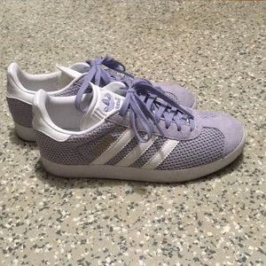 Barely worn adidas gazelle sneaker